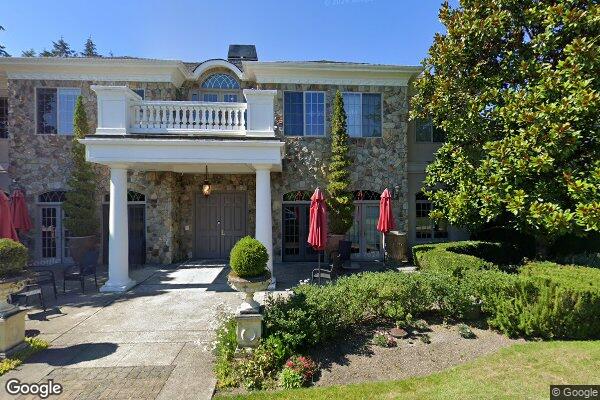 Kensington Gardens Manor Garden Suite